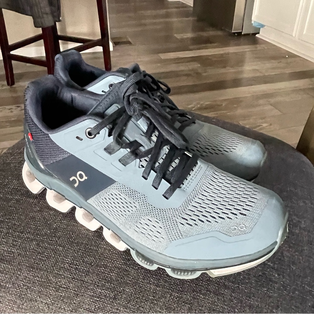Brand new On Cloud and worn twice! Bought the wrong size.